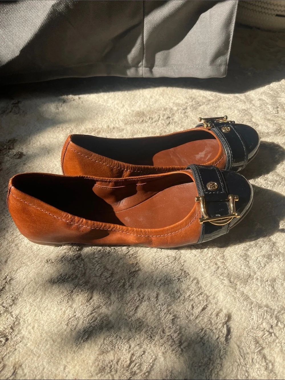 Tory Burch Brown Leather & Black Patent Toe Ballet Flats with Gold Buckle size 8